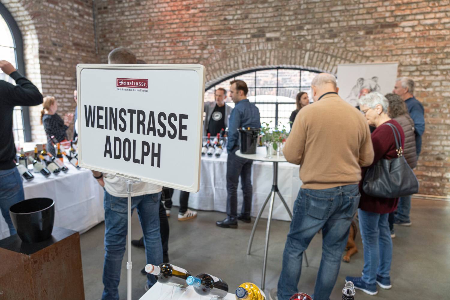 Die Weinstrasse Adolph auf der weinFACH.